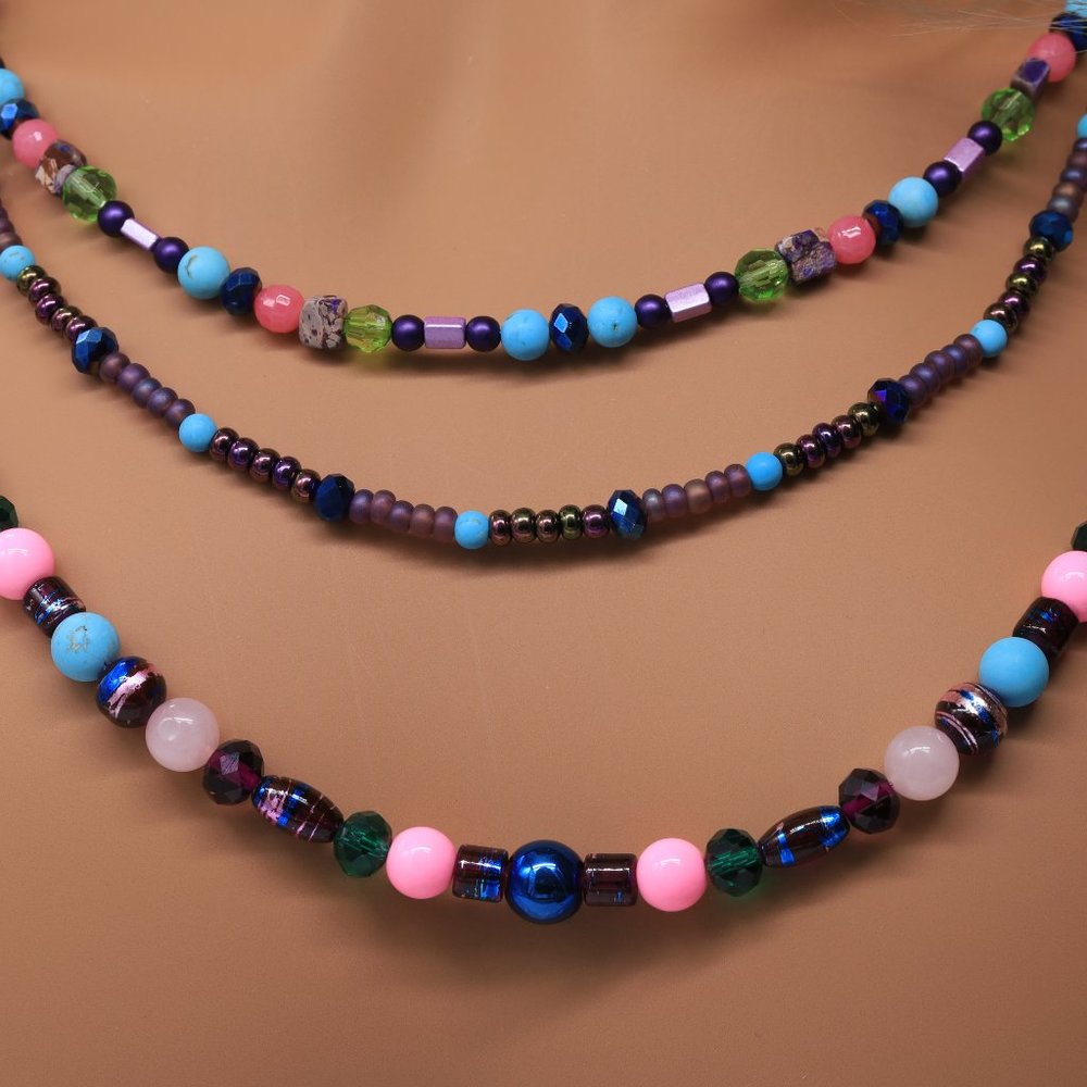 Necklace Three Strands Assorted Colors Slide Bar Clasp - Picture 3 of 3